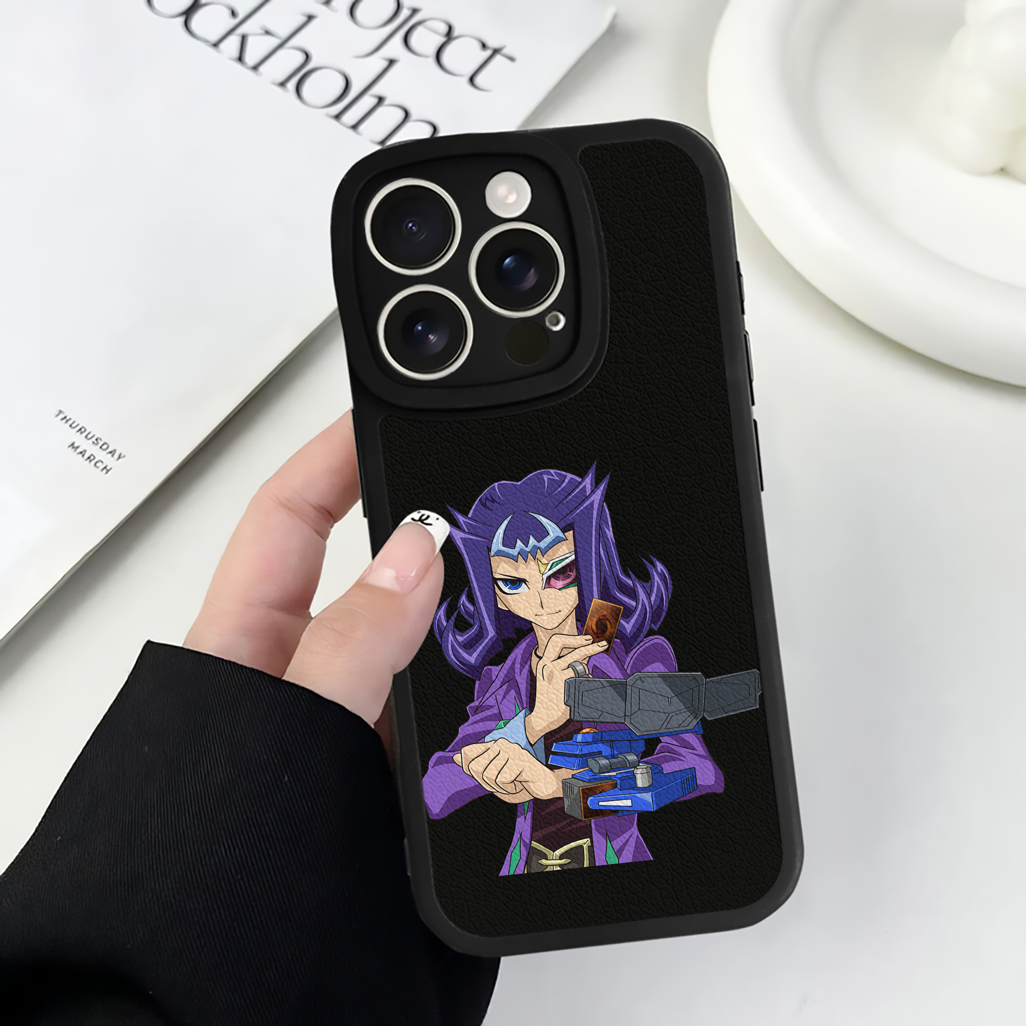 遊☆戯☆王 Yu-Gi-Oh! 【iPhone 16シリーズ対応】シリコンスマホケース（レザー調） 材質：シリコン